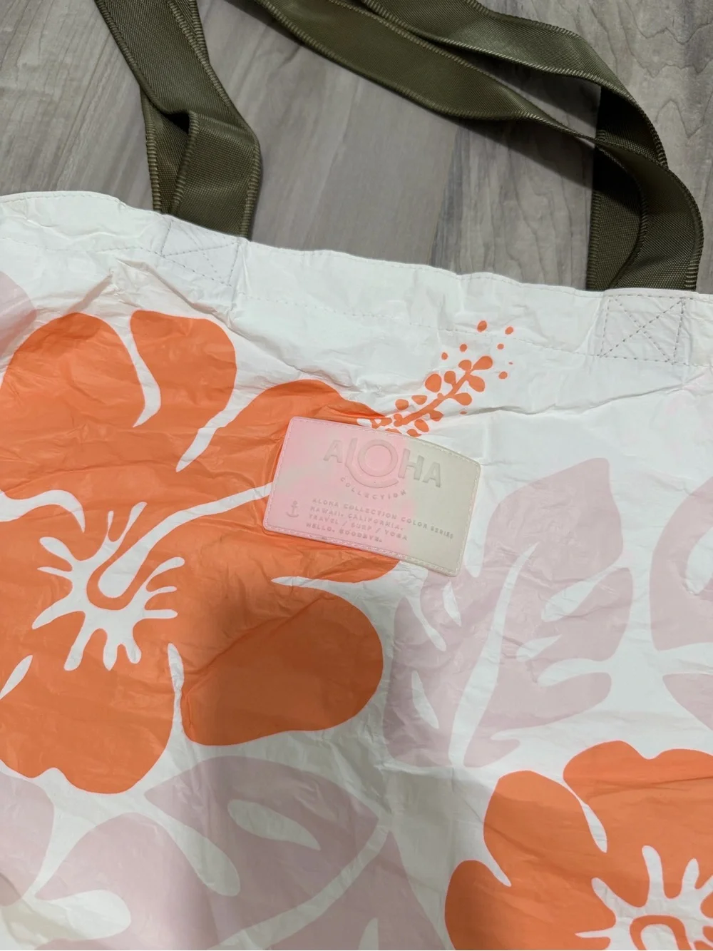 Aloha collection holo holo tote